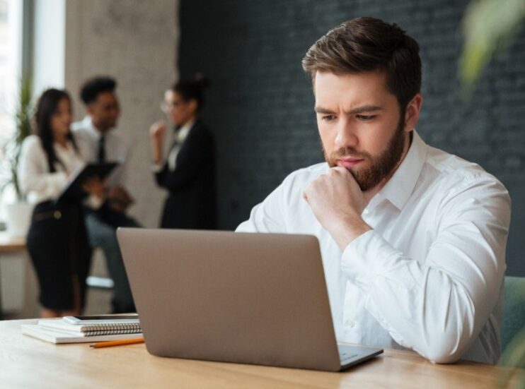 Zero-Balance Account vs Regular Savings Account: Key Differences Explained